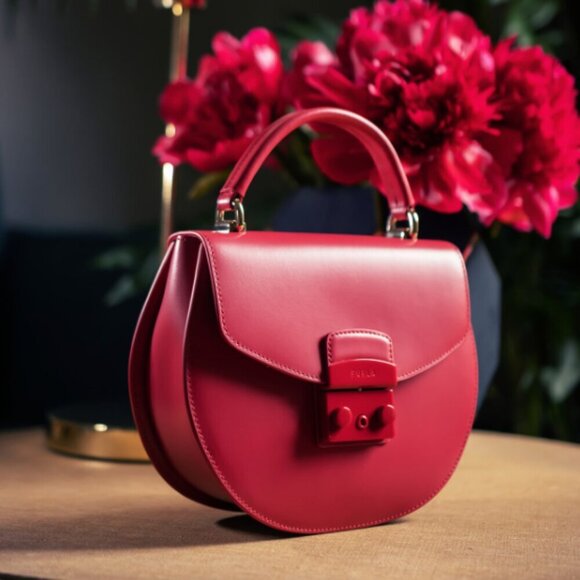 NWT！NEW！Furla Metropolis S Top Handle Round Crossbody -Smooth Leather Red - Picture 1 of 16